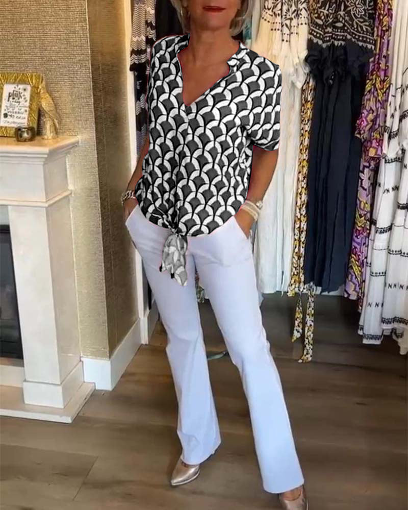 Haut décontracté imprimé à manches courtes et col en V