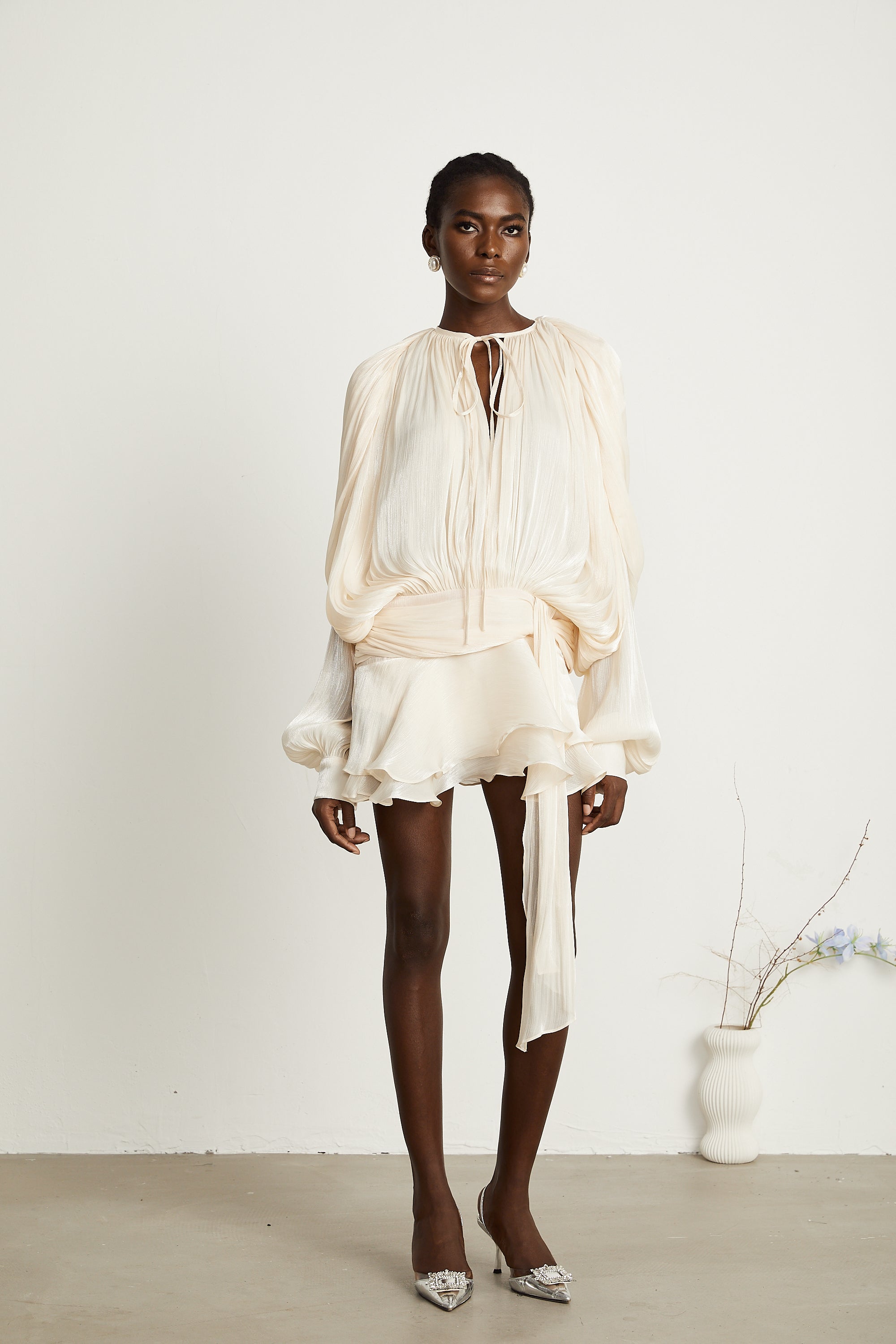 STELA | Vestido mini neutro