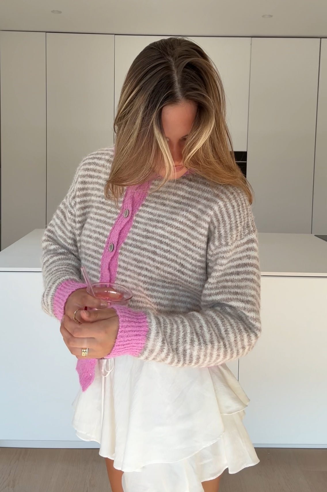 ANDREA | Cárdigan de rayas gris y rosa
