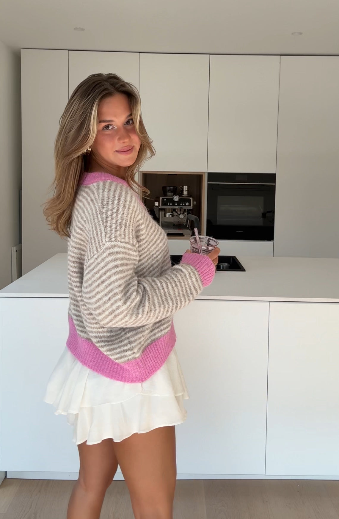 ANDREA | Cárdigan de rayas gris y rosa