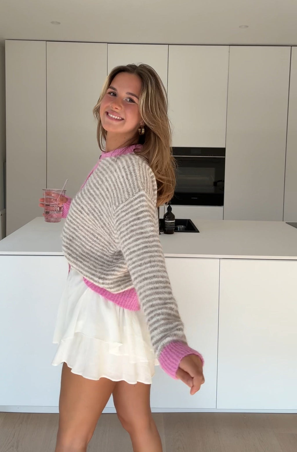 ANDREA | Cárdigan de rayas gris y rosa