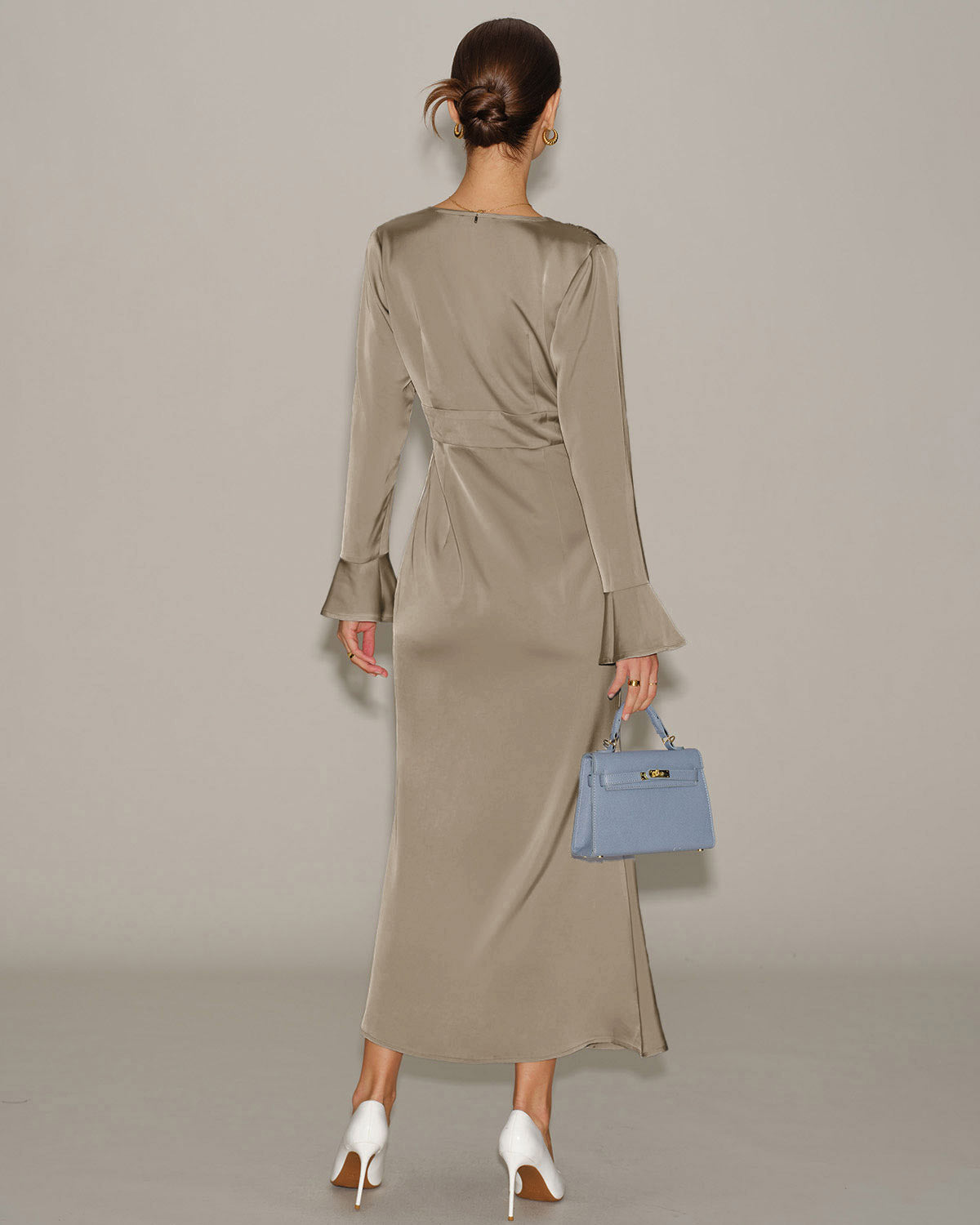 NAROA | Vestido largo satinado con mangas acampanadas